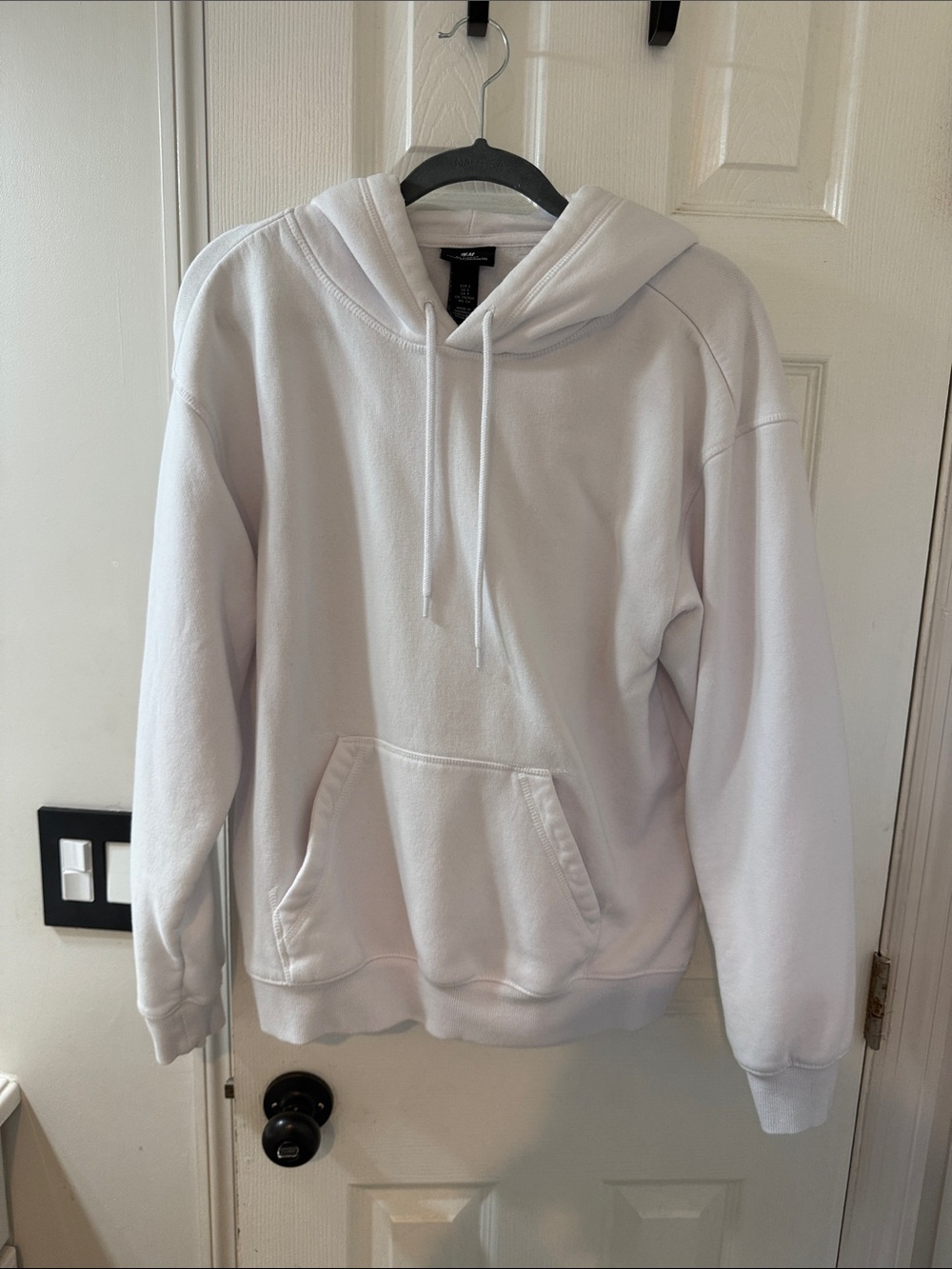 H&M Men's White Relaxed Hooded Sweatshirt